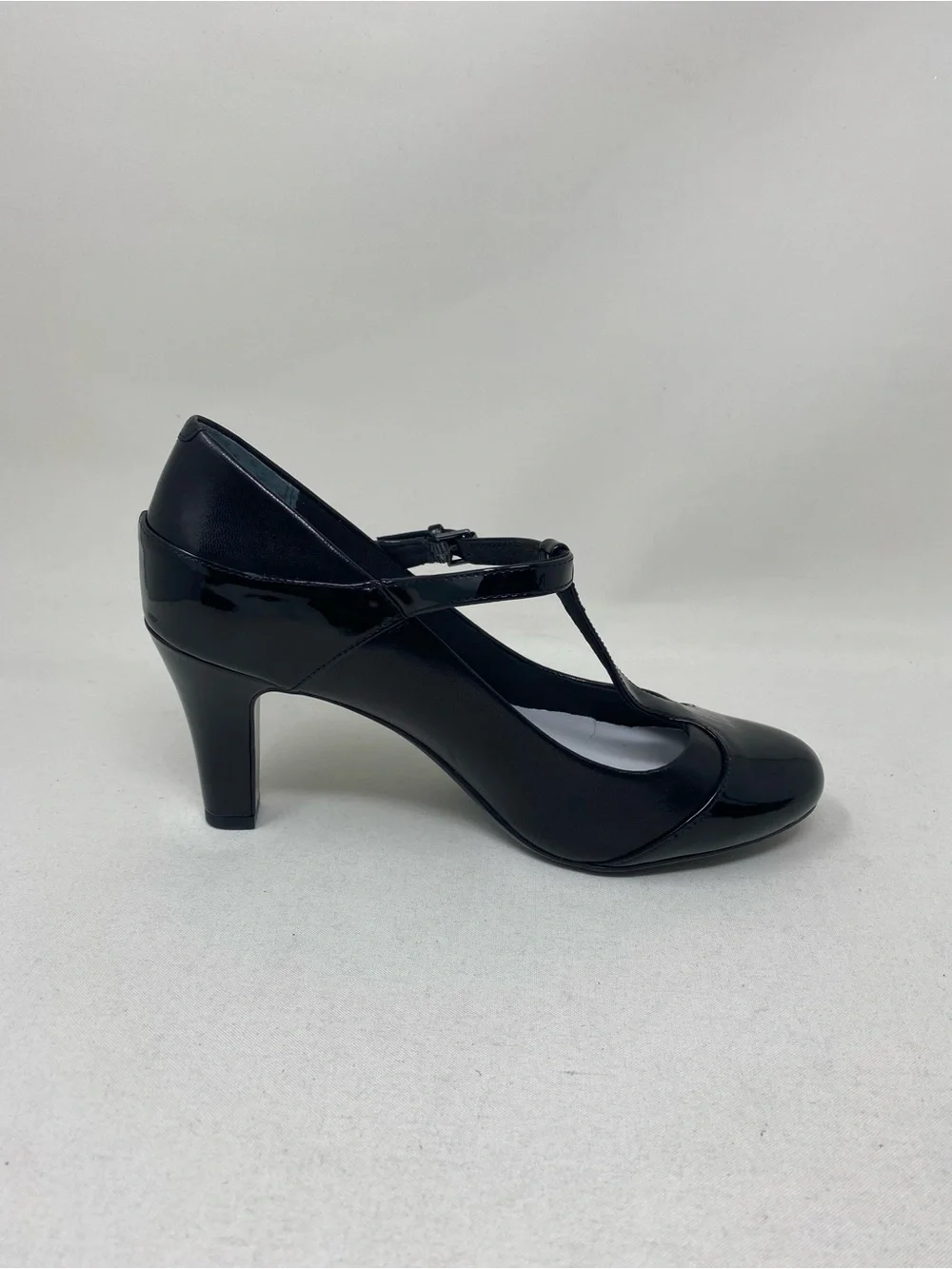 Giani Bernini Vineza Black Patent T-Strap Block Heel Pumps Size 7.5M
